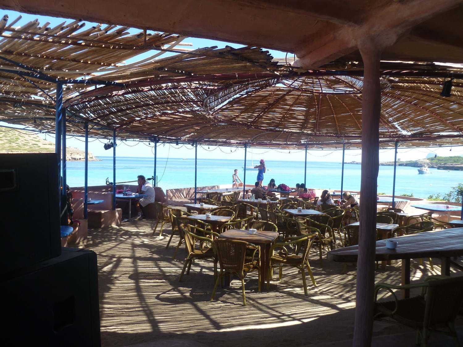 8 beach bar trendy ad Ibiza
